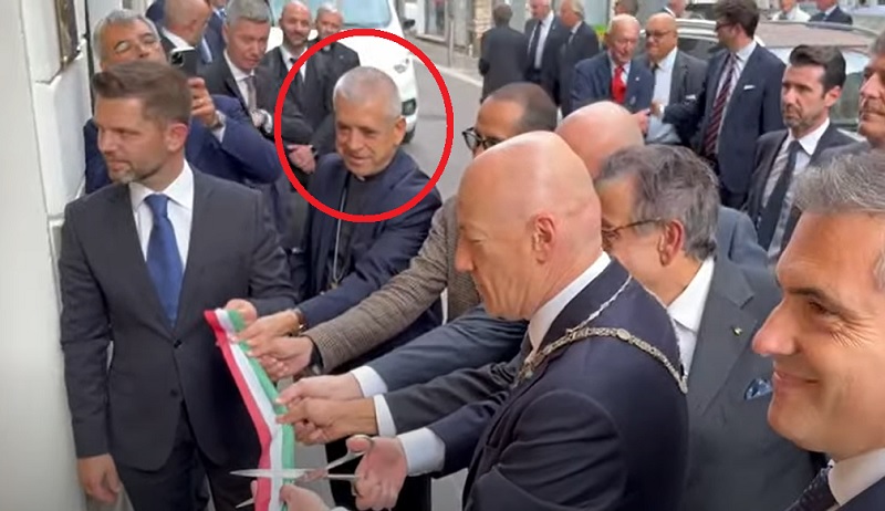 Włochy: Biskup uczestniczył w masońskiej ceremonii otwarcia nowych wrót do siedziby loży