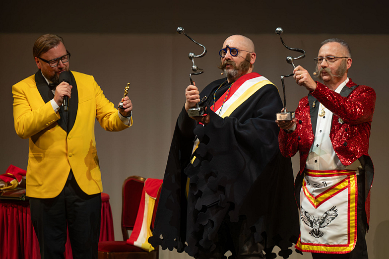 Zabawna masoneria i sztuka filmowa